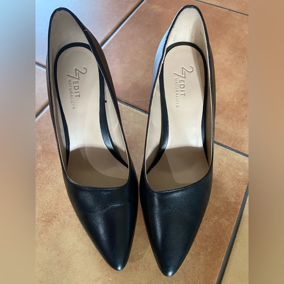 Black Naturalizer Pumps - Picture 2 of 2